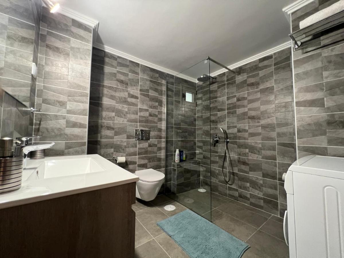 Spacious And Beautiful House Pireu Exterior foto